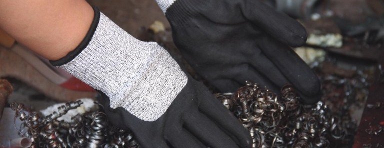 Cut-resistant gloves handling metal swarf